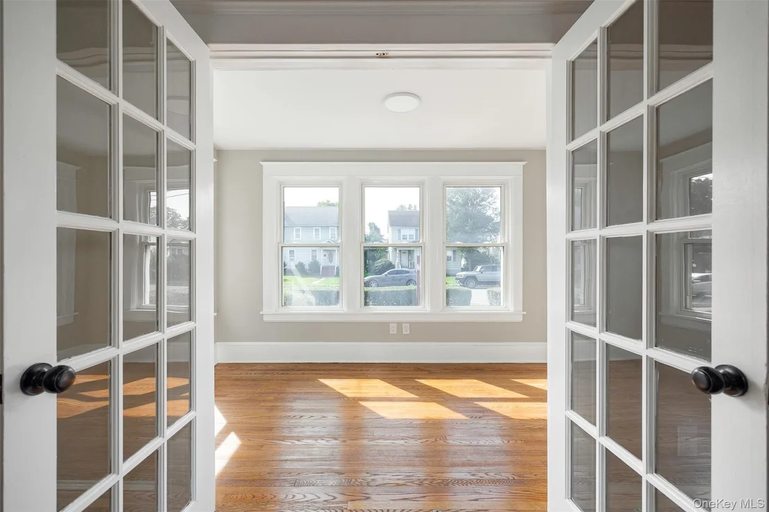 Photo of 290 Hooker Avenue