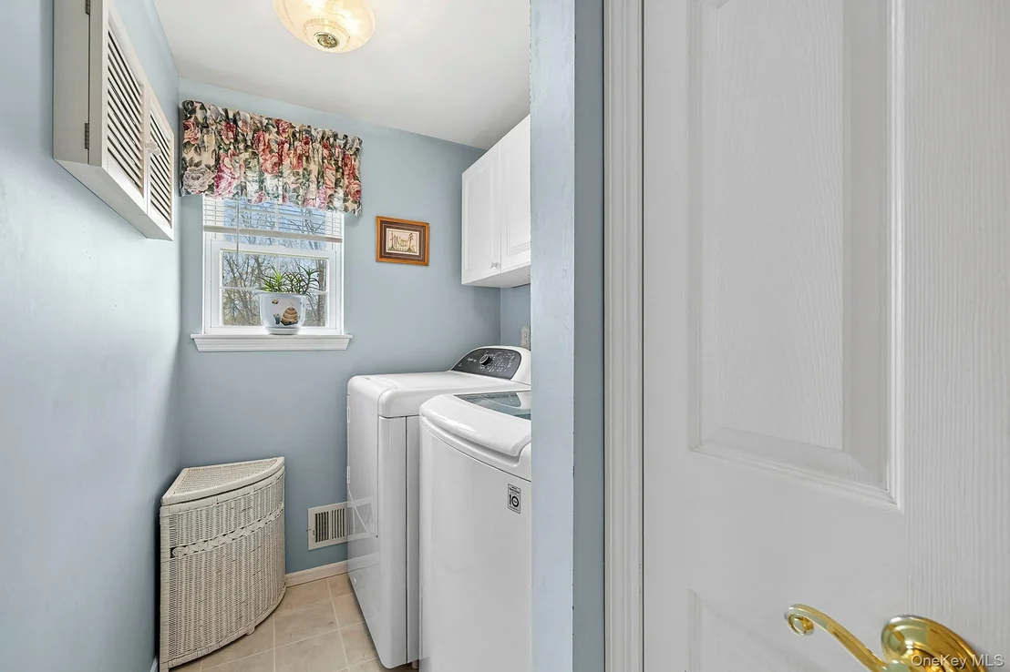 Photo of 240 Lisa Drive
