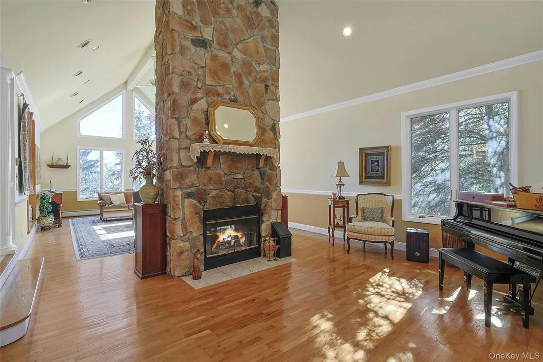 Photo of 235 S Boulevard