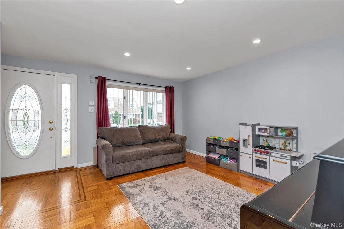 Photo of 865 Third Avenue