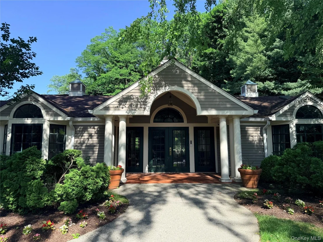 Photo of 611 Pondside Drive