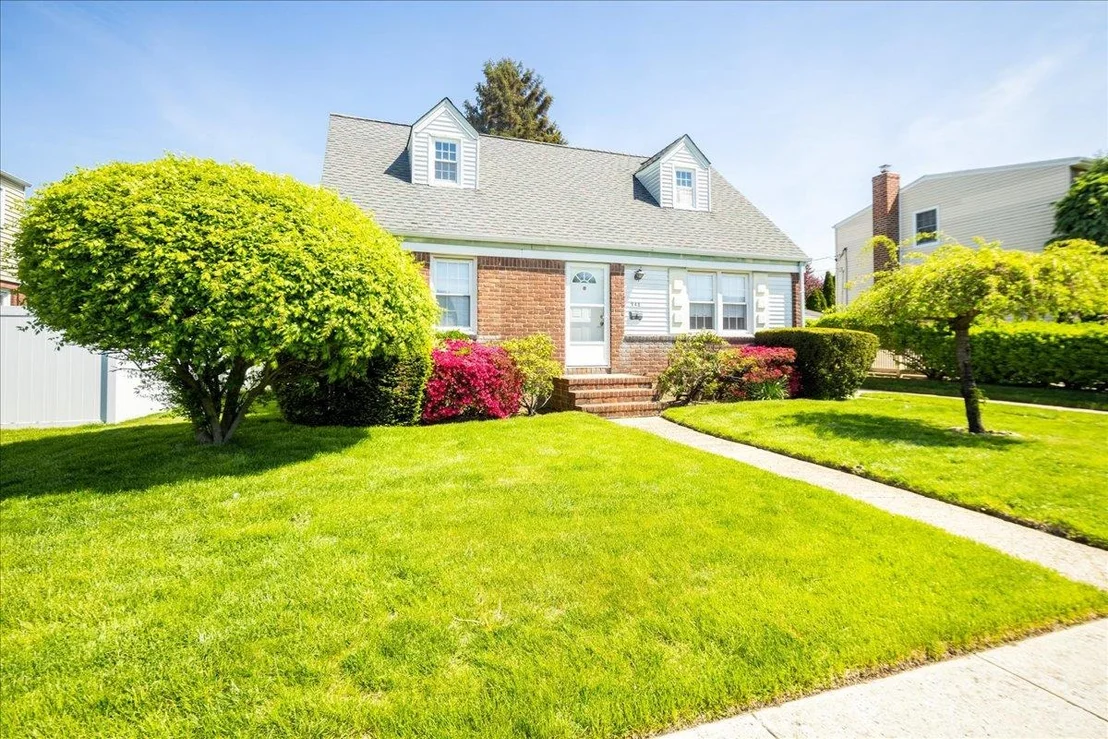 Photo of 948 Center Drive