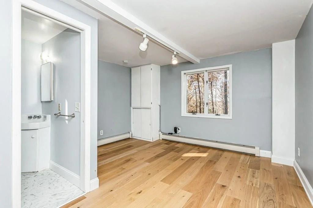Photo of 595 Quaker Road