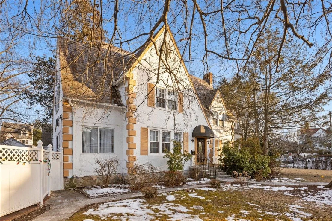 Photo of 319 Summit Avenue