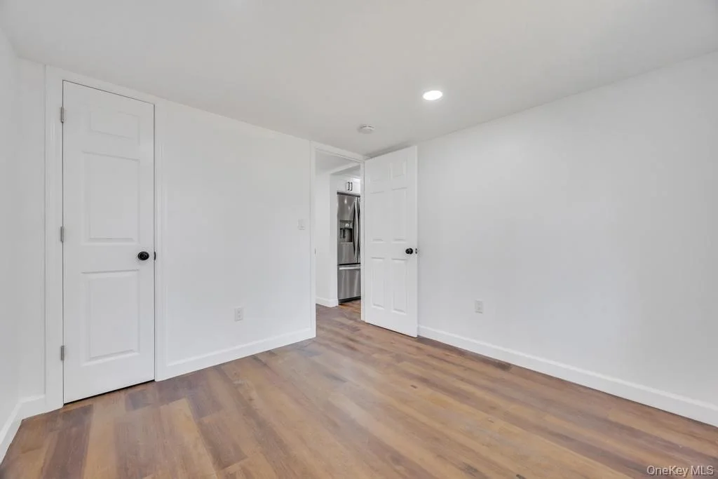Photo of 76 Commercial Boulevard