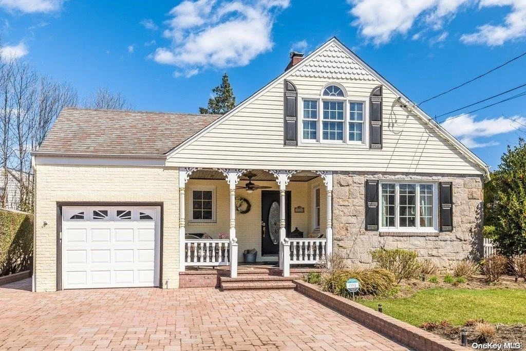 Photo of 15 Rowe Avenue