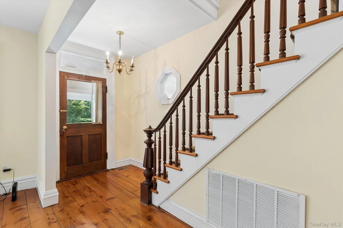 Photo of 25105 Main Road N