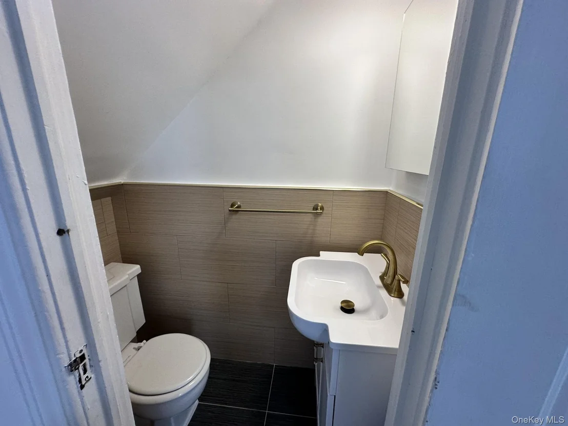 Photo of 278 Eldert Lane
