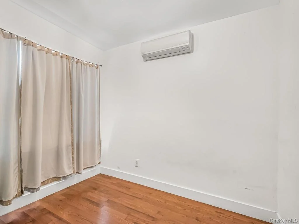 Photo of 3057 Williamsbridge Road