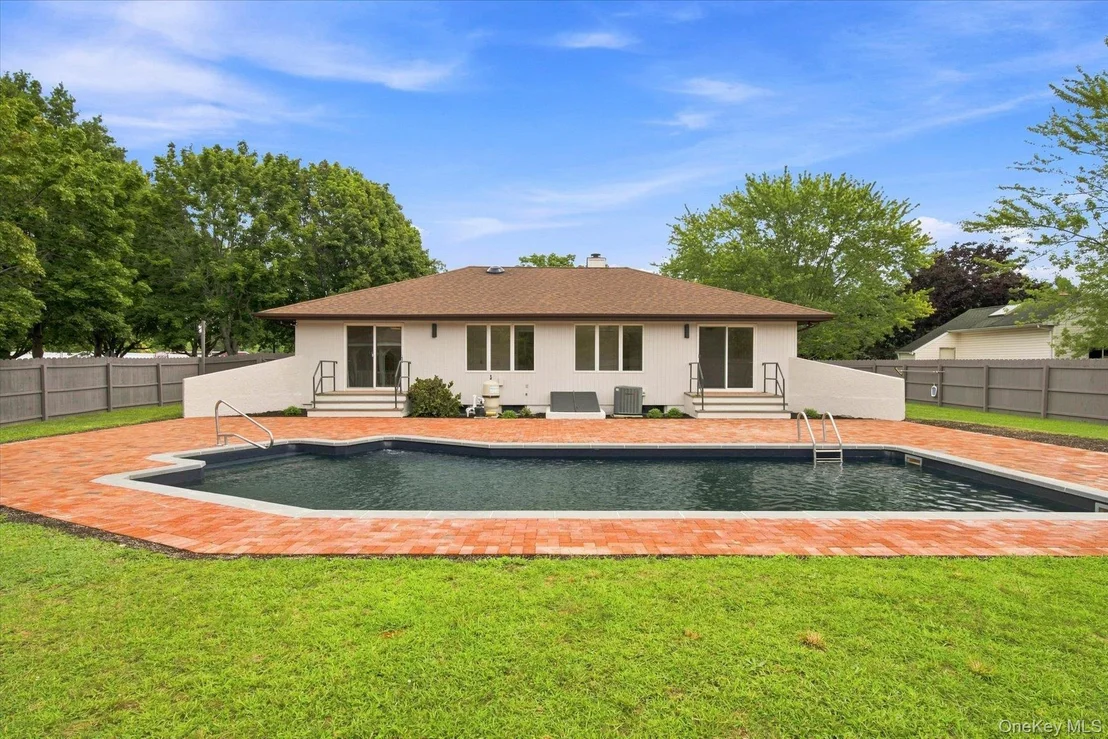 Photo of 177 Herricks Lane