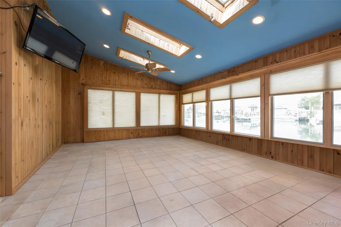 Photo of 3414 Riverside Drive