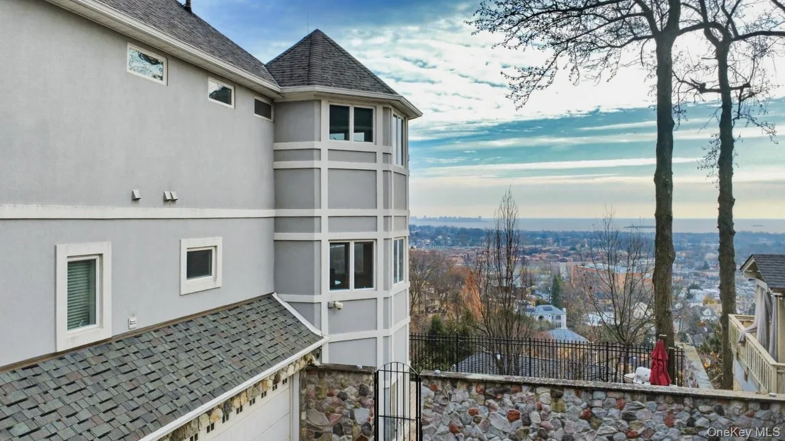 Photo of 174 Douglas