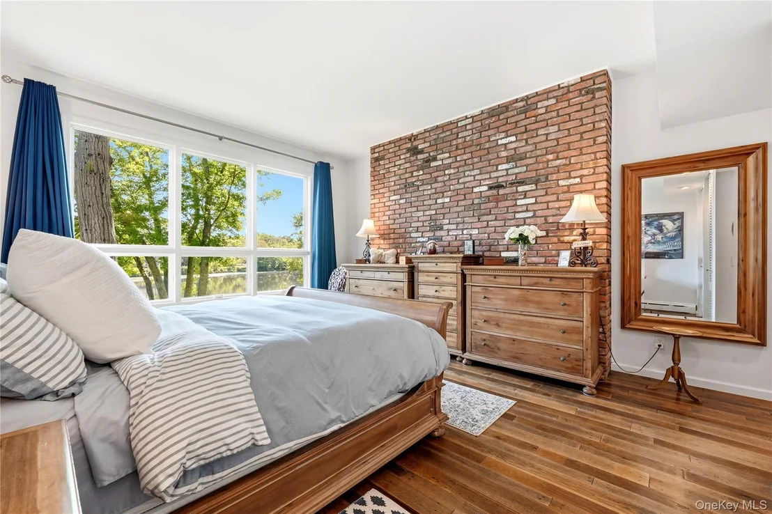 Photo of 107 Lake Shore Drive