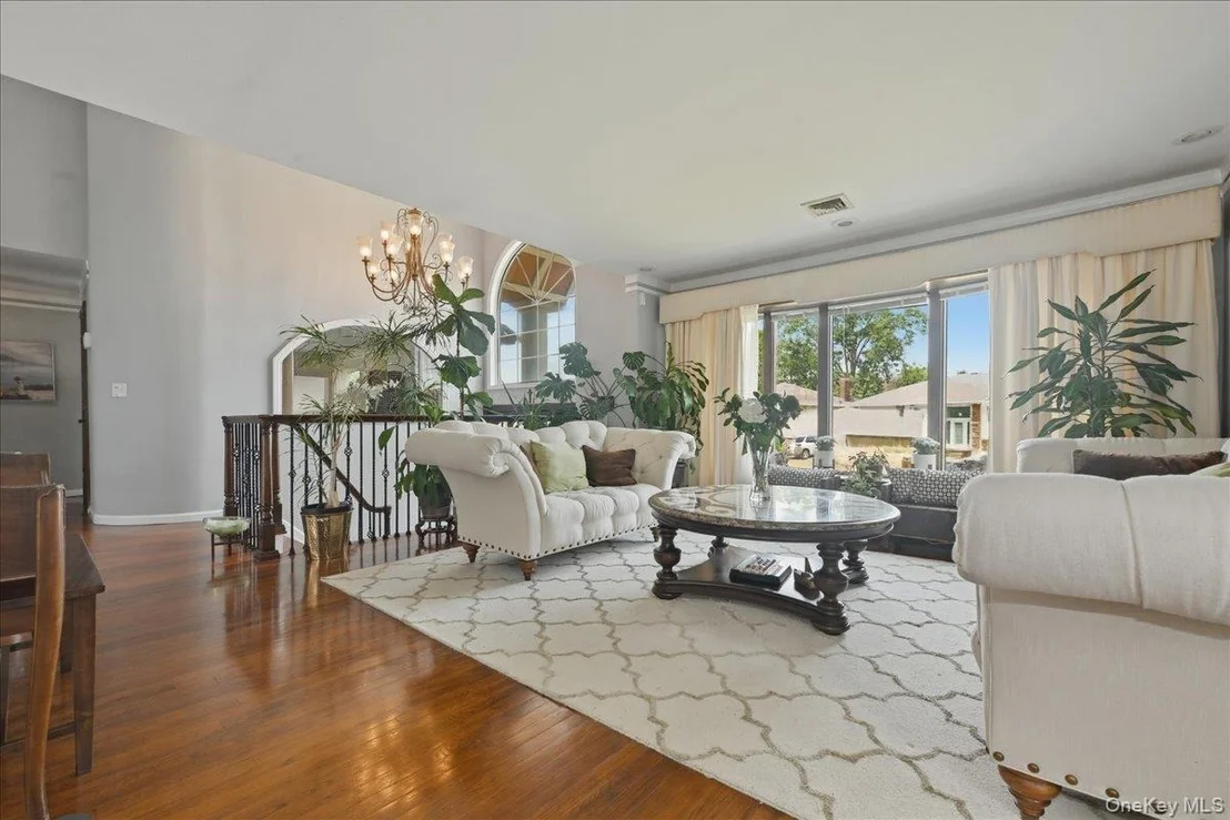 Photo of 844 Park Lane