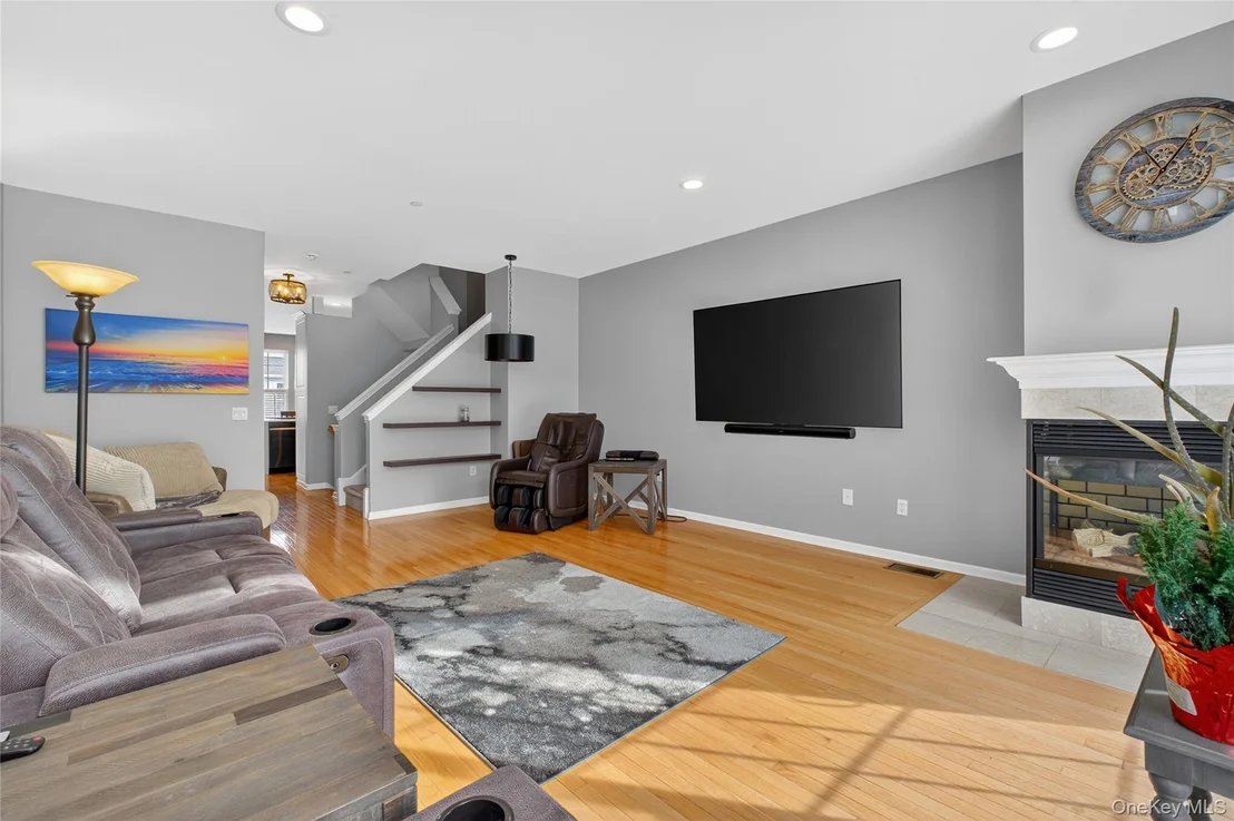 Photo of 310 Bridgeview Drive