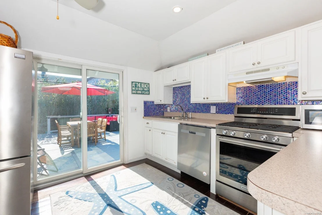 Photo of 956 Surfview Walk