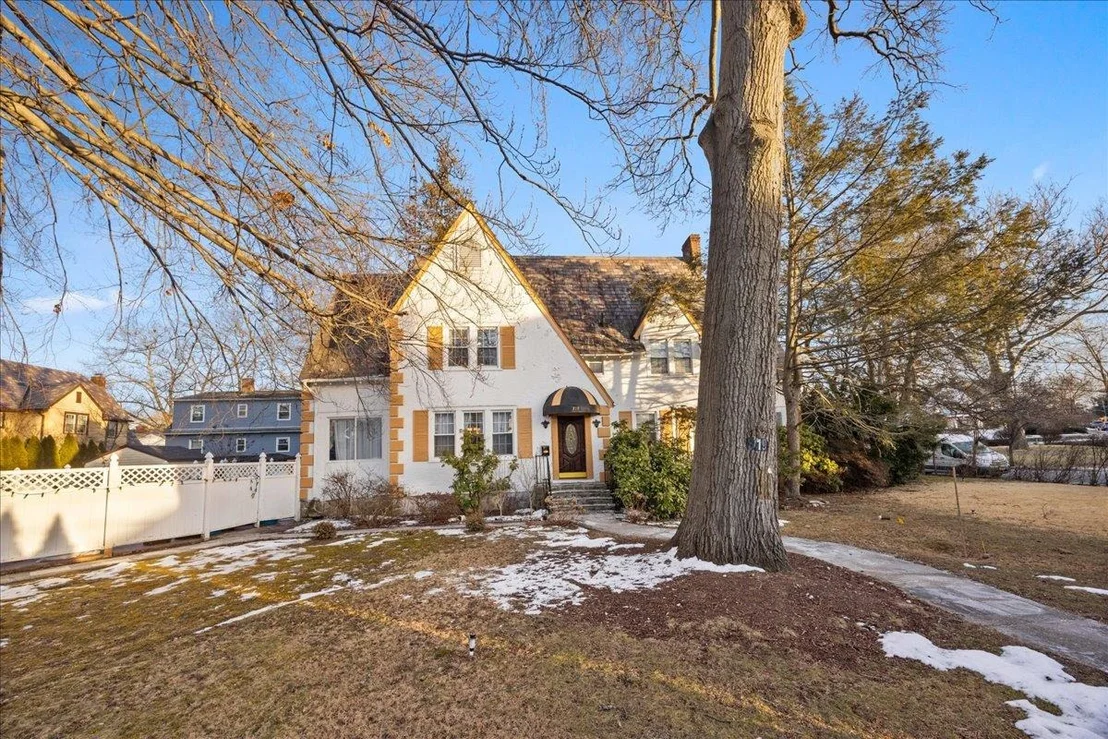 Photo of 319 Summit Avenue