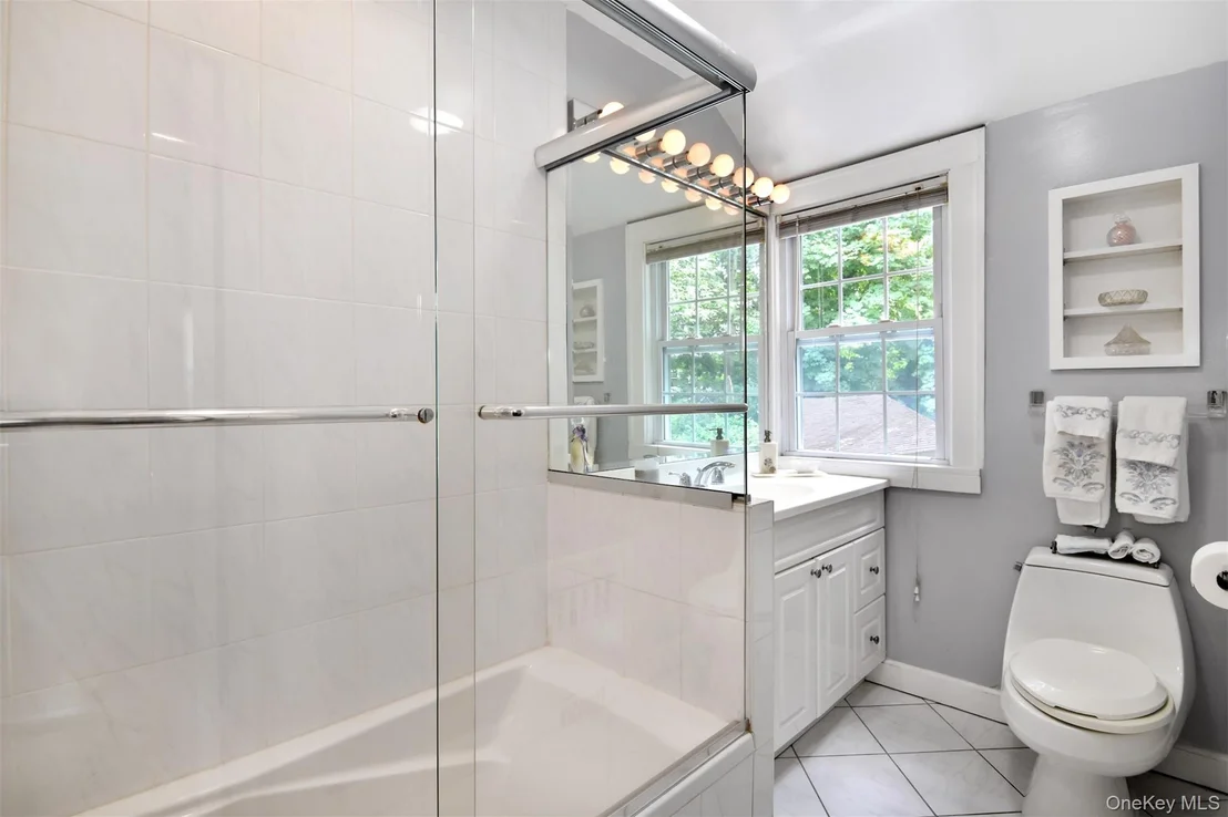 Photo of 579 Manor Lane