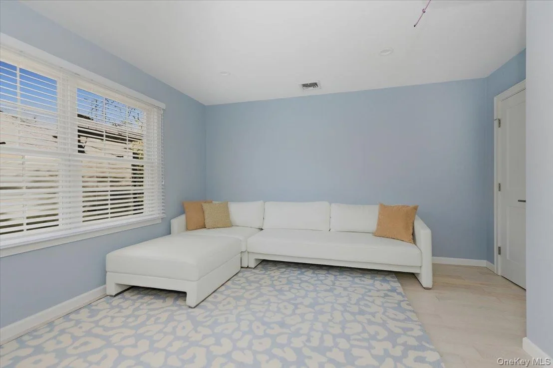 Photo of 1697 Bay Boulevard