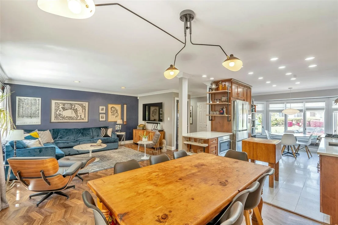 Photo of 142 Sutton Drive