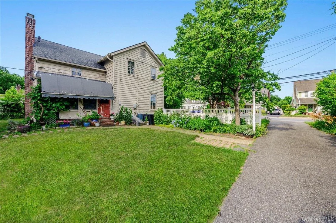 Photo of 49 Hempstead Avenue