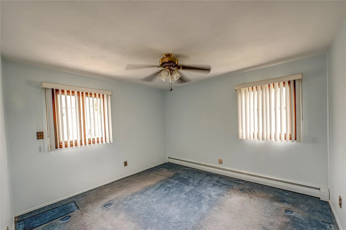 Photo of 50 West Hampton Road