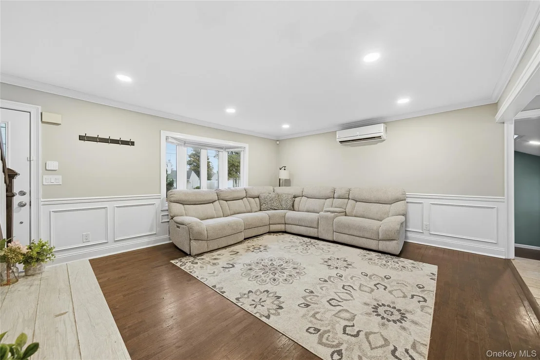 Photo of 32 Beachwood Drive