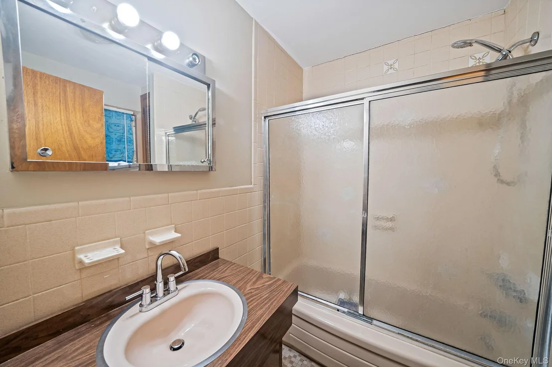 Photo of 2 Roberts Avenue