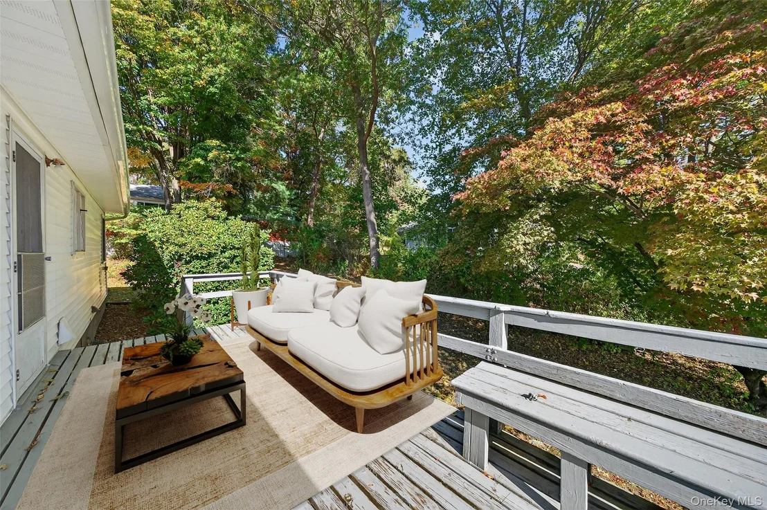 Photo of 12 Mid Oaks Drive