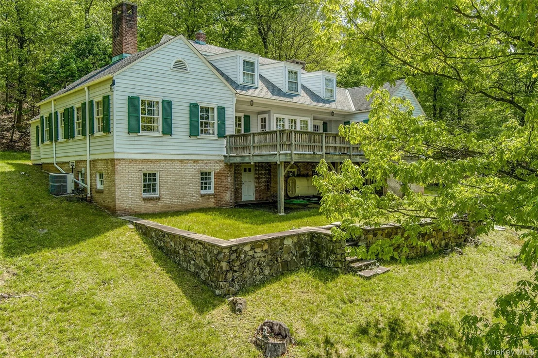 Photo of 982 Bradley Parkway