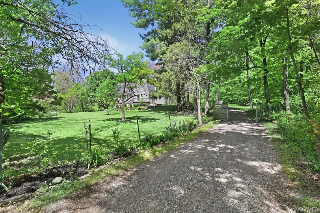 Photo of 94 Smithtown Road