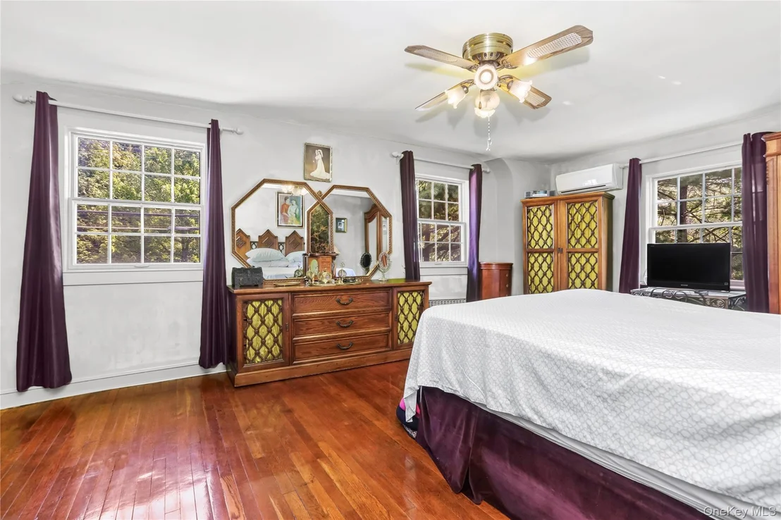 Photo of 889 James Street