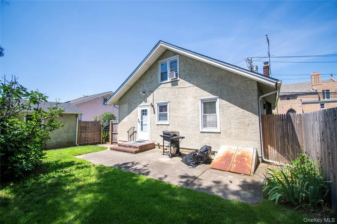 Photo of 2415 Gale Avenue