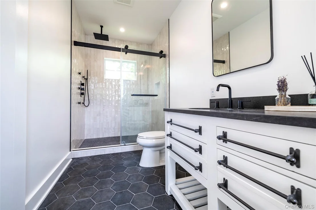Photo of 480 Ackerly Pond Lane