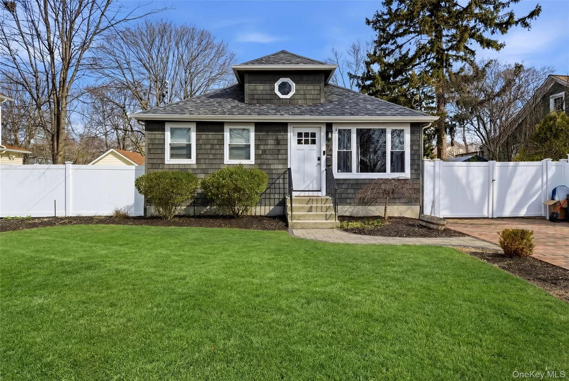 Photo of 205 Oak Street