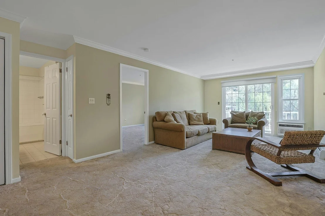 Photo of Unit 2E at 500 Pondside Drive
