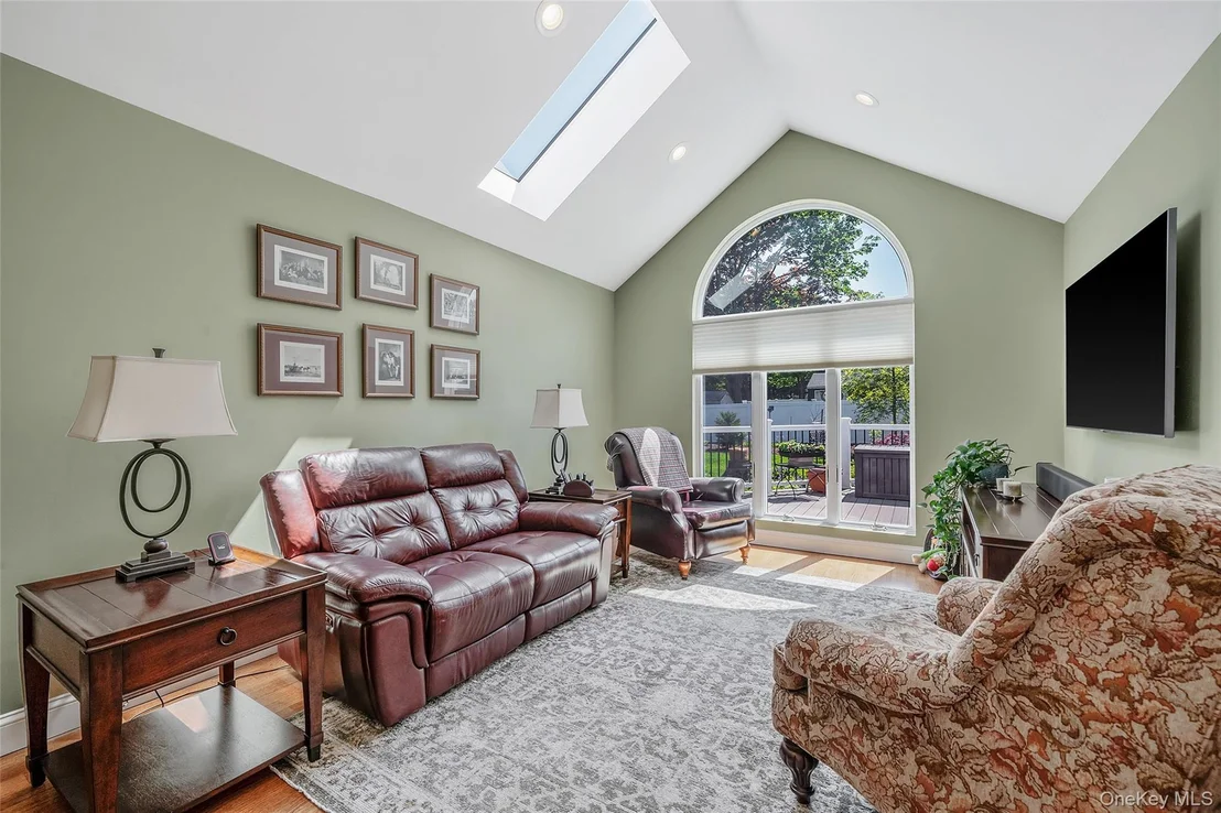 Photo of 15 Evergreen Lane