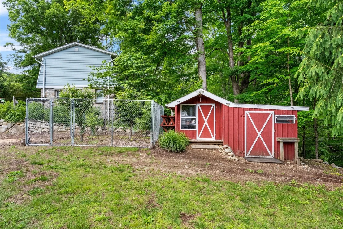 Photo of 440 Sprout Brook Road