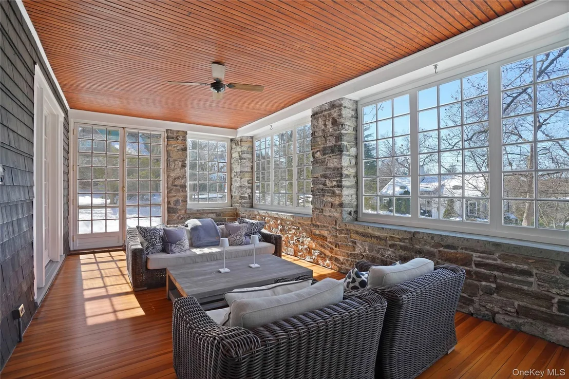 Photo of 534 Pelham Manor Road