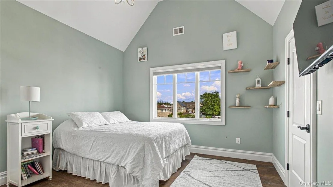Photo of 141 Sequams Lane W