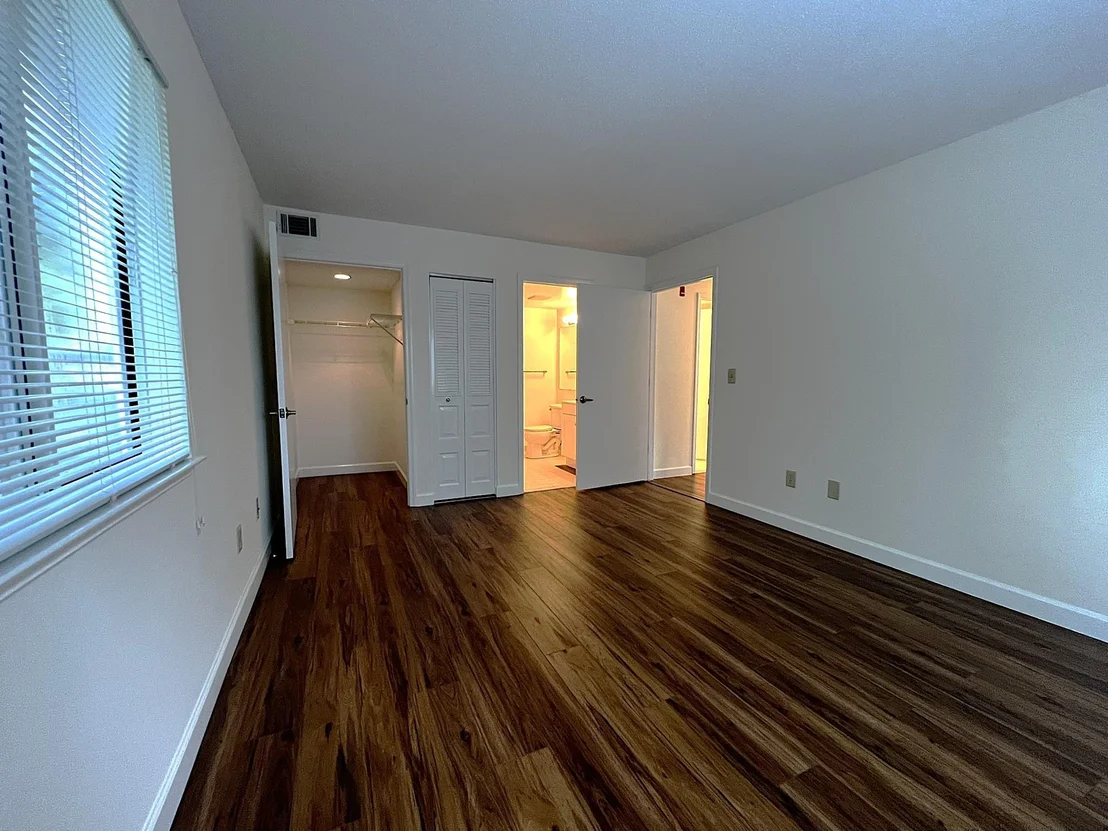 Photo of Unit 5 at 11 Arbor Way