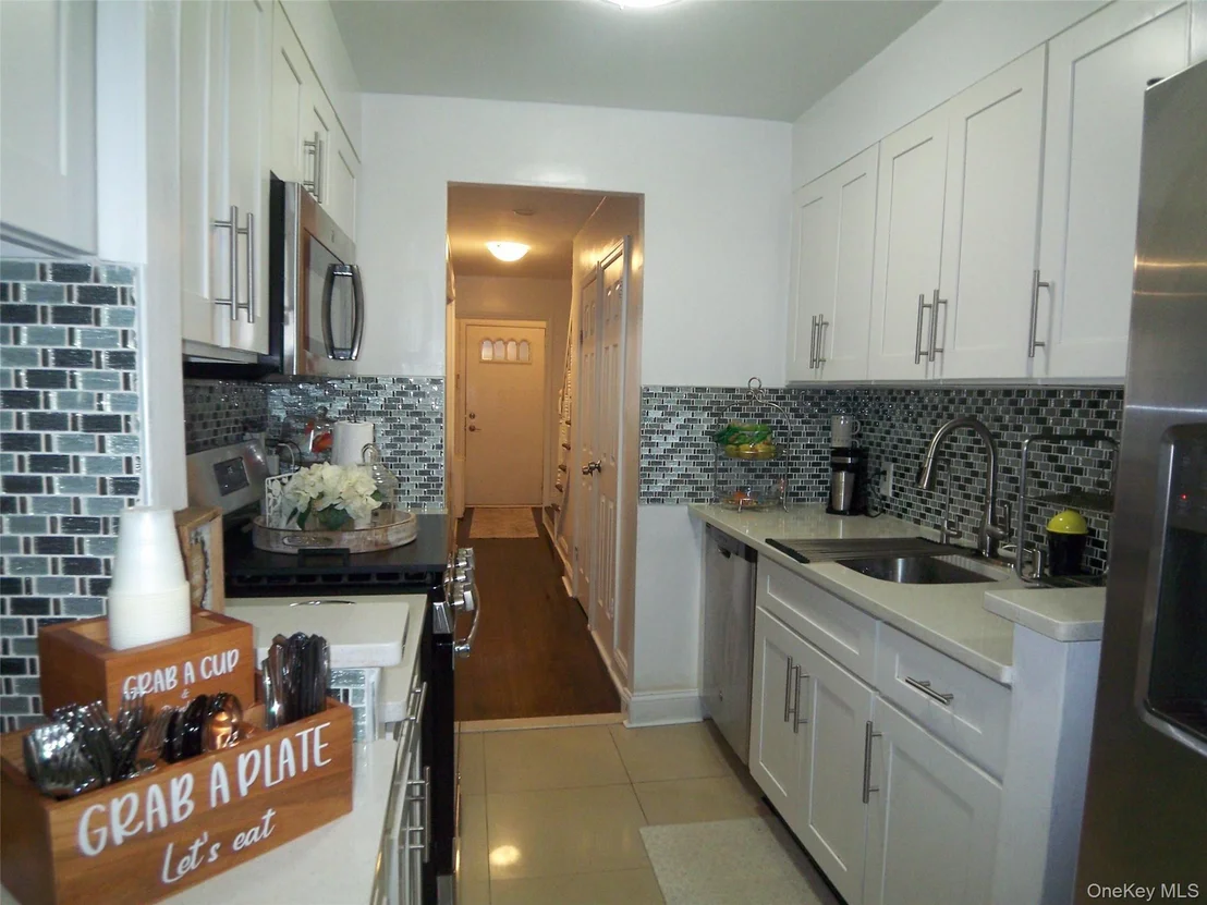 Photo of 4382 Byron Avenue
