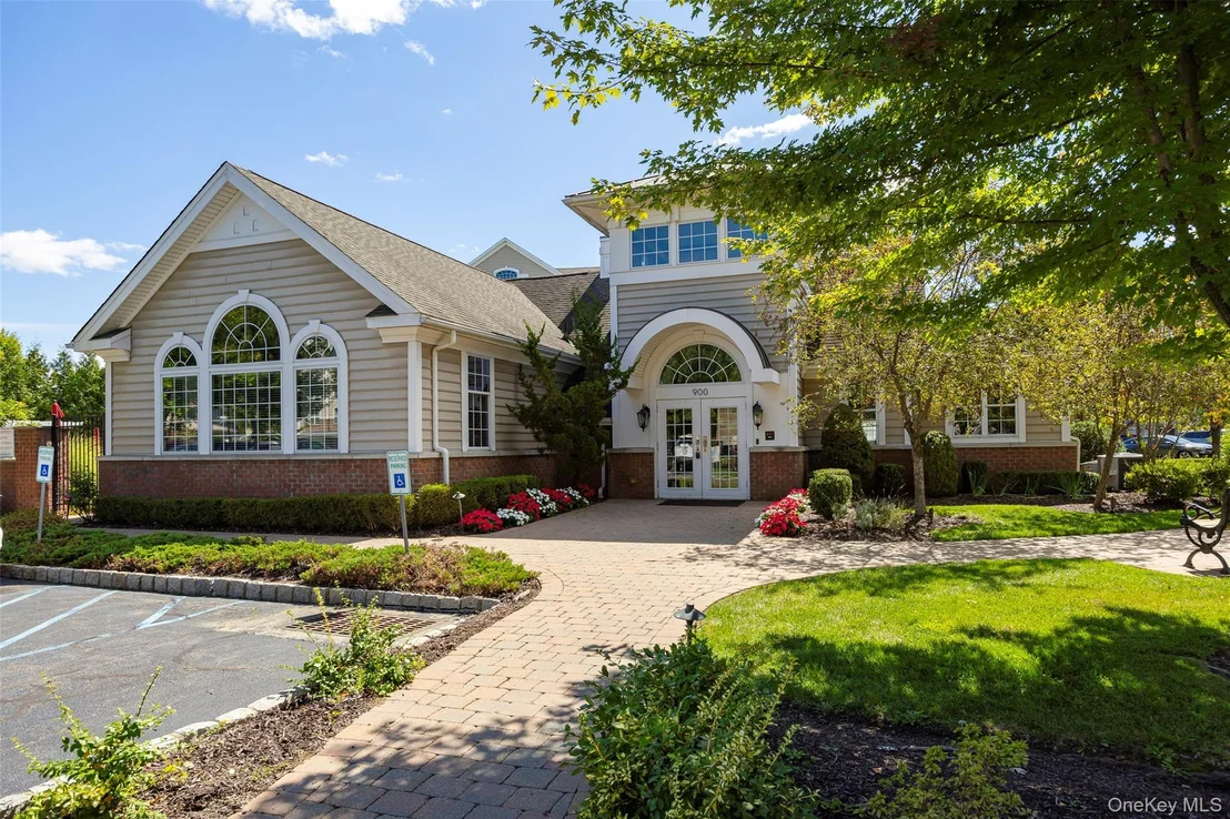 Photo of 334 Regency Drive