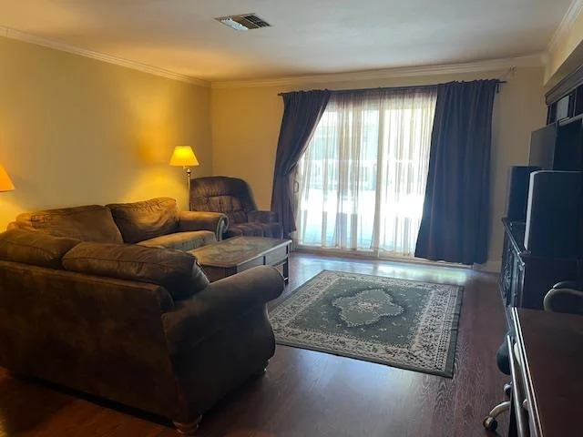 Photo of Unit 403 at 2355 Pershing Boulevard