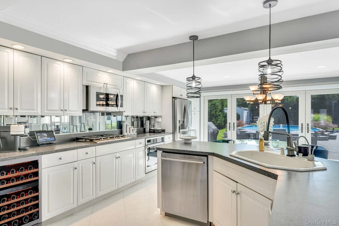 Photo of 29 Selden Boulevard
