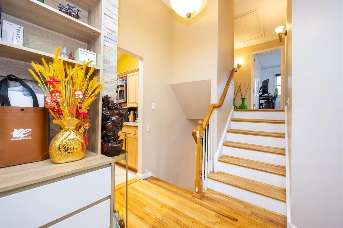 Photo of 28 Gates Avenue