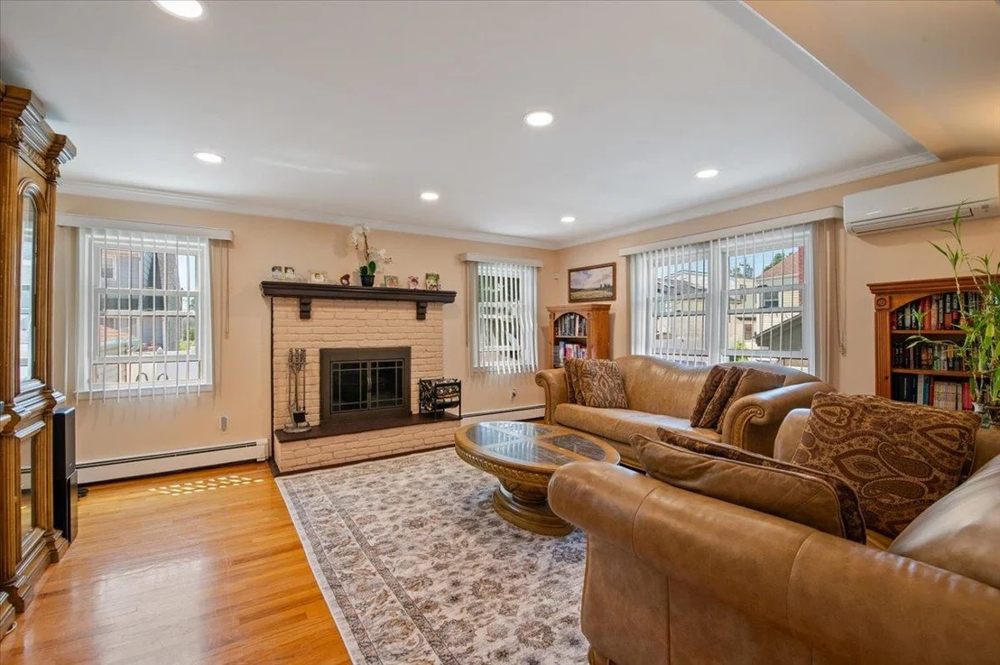 Photo of 918 Clay Street