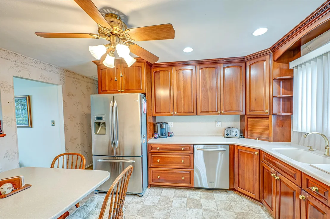 Photo of 50 West Hampton Road