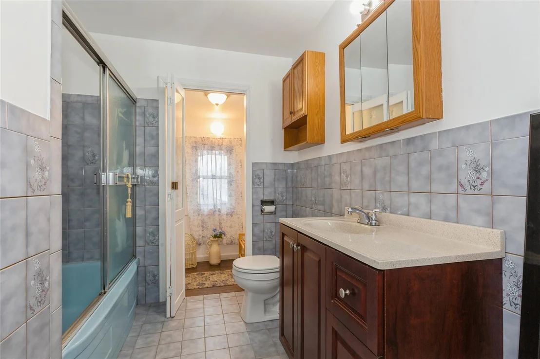 Photo of 97 Pine Neck Avenue