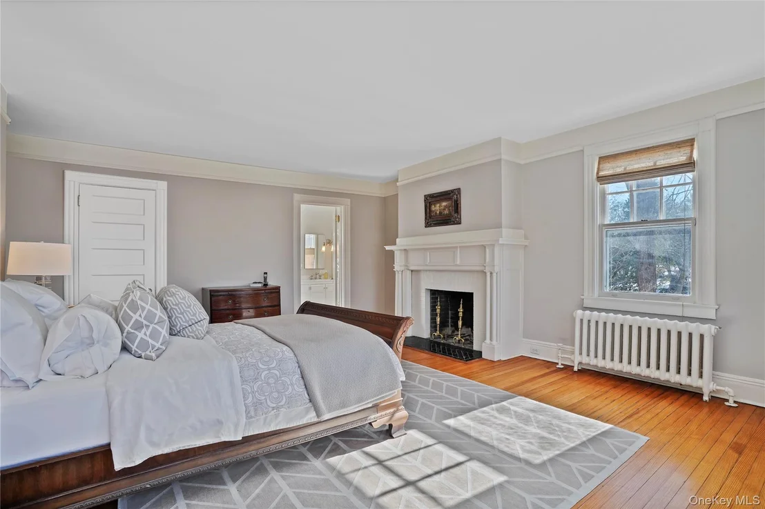 Photo of 534 Pelham Manor Road